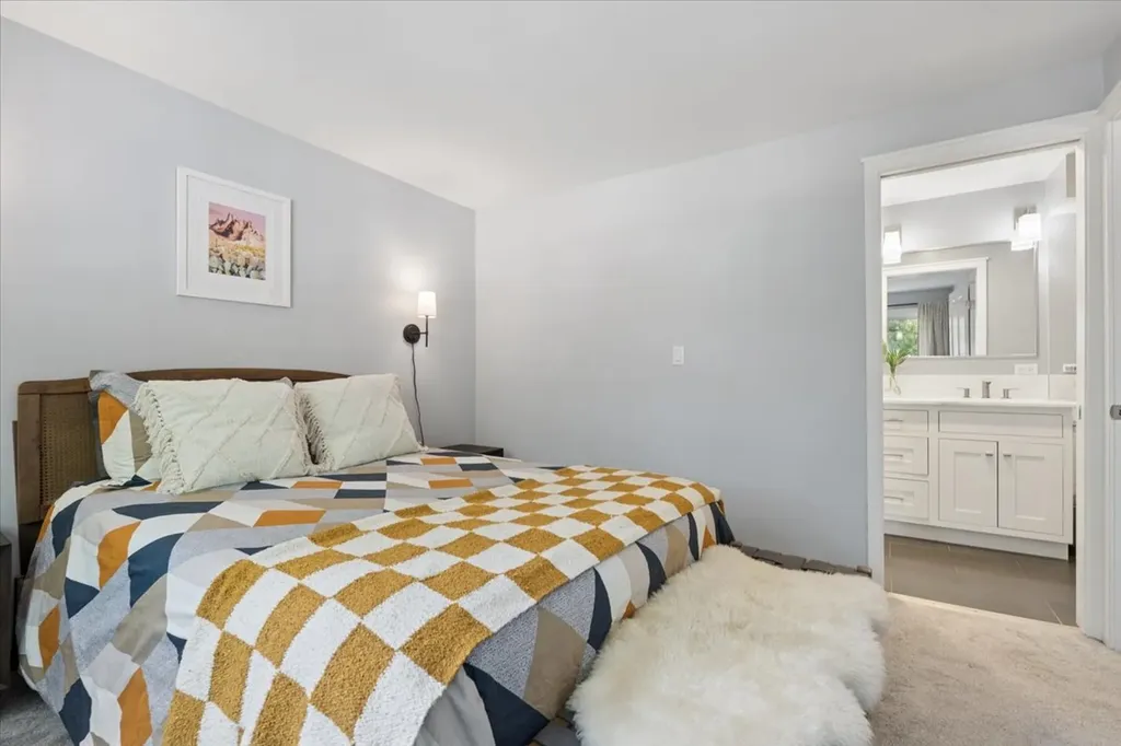 725 West Waveland Avenue Chicago IL 60613
