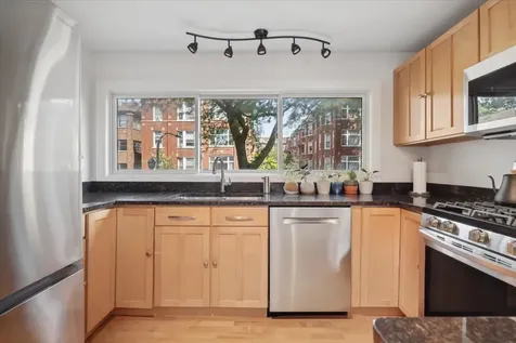 725 West Waveland Avenue Chicago IL 60613