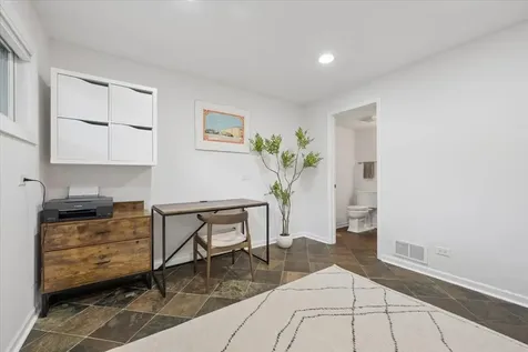 725 West Waveland Avenue Chicago IL 60613