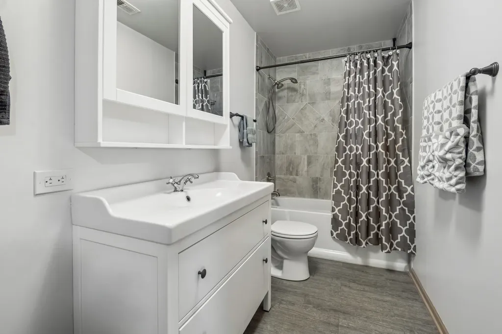 3661 Chadwick Lane Lake In The Hills IL 60156