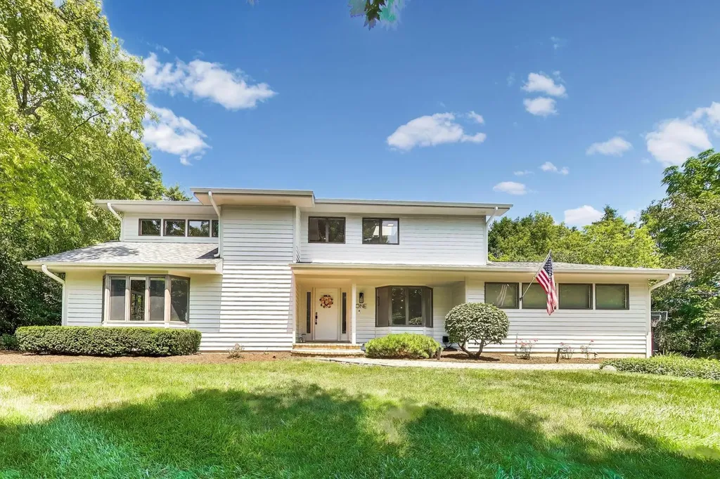 1 Birch Lakes Drive Hawthorn Woods IL 60047