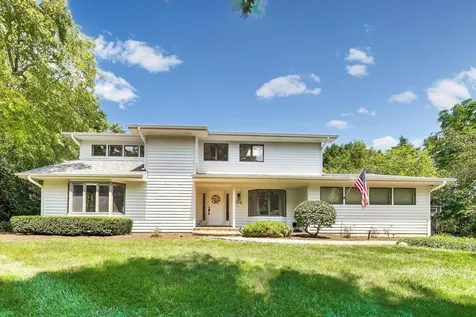 1 Birch Lakes Drive Hawthorn Woods IL 60047
