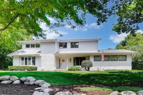 1 Birch Lakes Drive Hawthorn Woods IL 60047