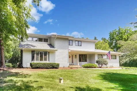 1 Birch Lakes Drive Hawthorn Woods IL 60047