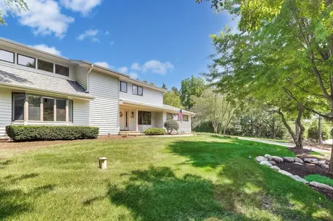 1 Birch Lakes Drive Hawthorn Woods IL 60047