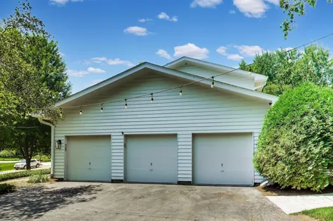 1 Birch Lakes Drive Hawthorn Woods IL 60047