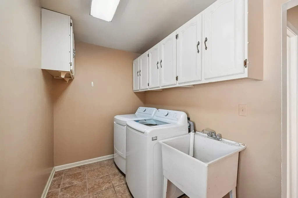 2027 Richton Drive Wheaton IL 60189