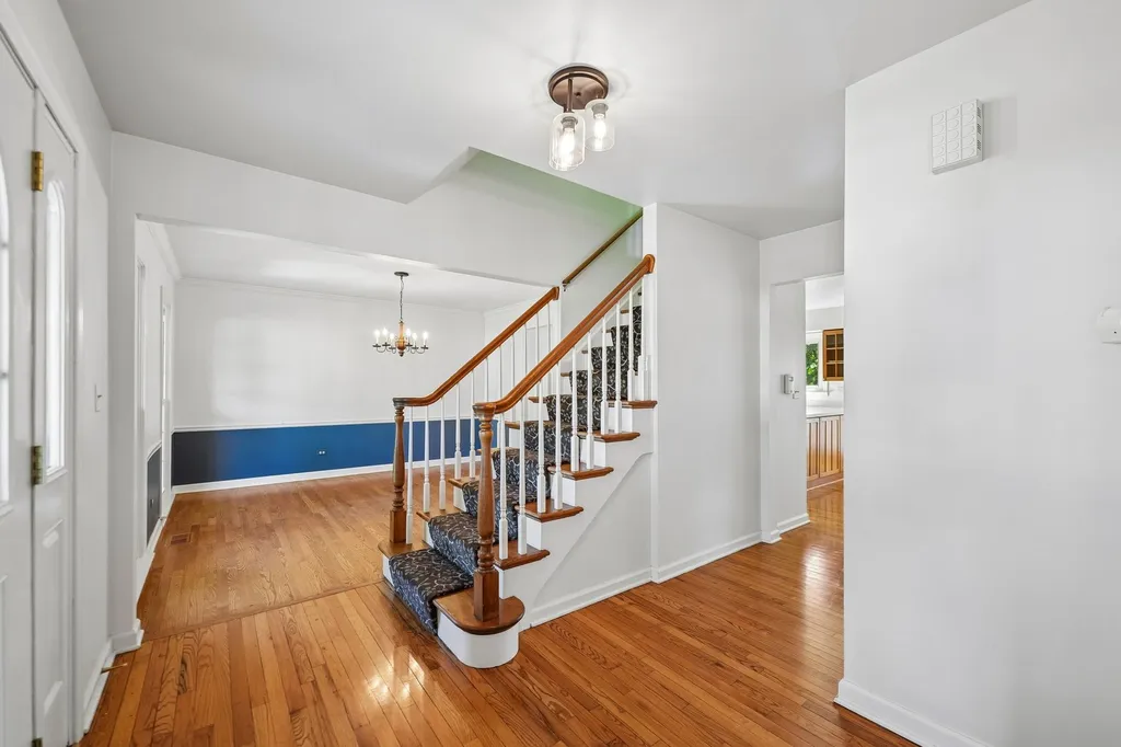2027 Richton Drive Wheaton IL 60189