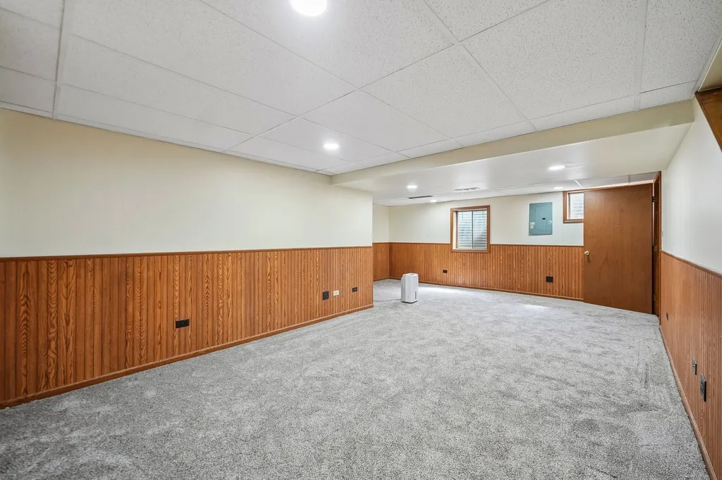 2027 Richton Drive Wheaton IL 60189
