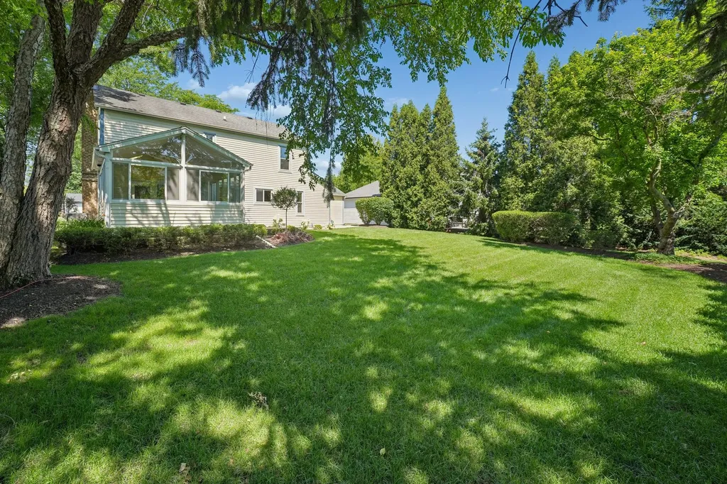 2027 Richton Drive Wheaton IL 60189