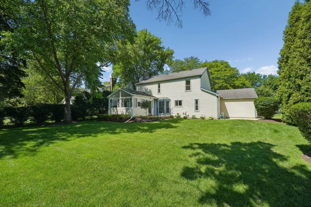 2027 Richton Drive Wheaton IL 60189