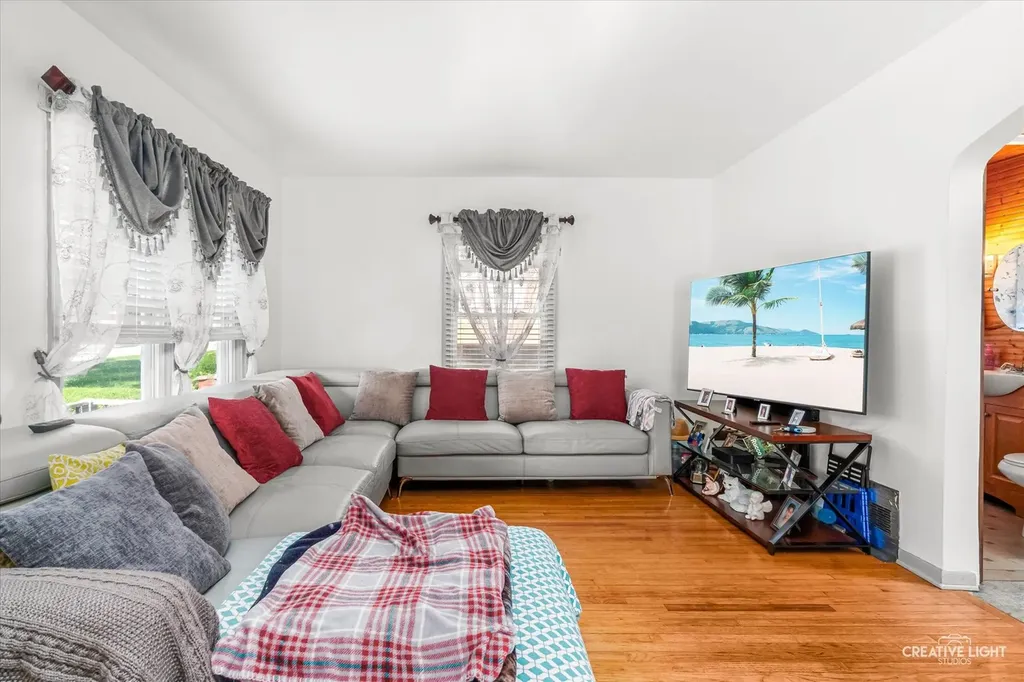 307 Lakelawn Boulevard Aurora IL 60506