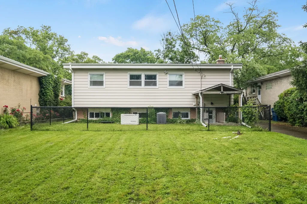 239 Kilpatrick Avenue Wilmette IL 60091