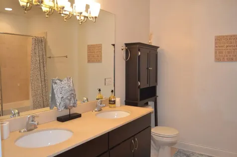 918 West Belmont Avenue Chicago IL 60657