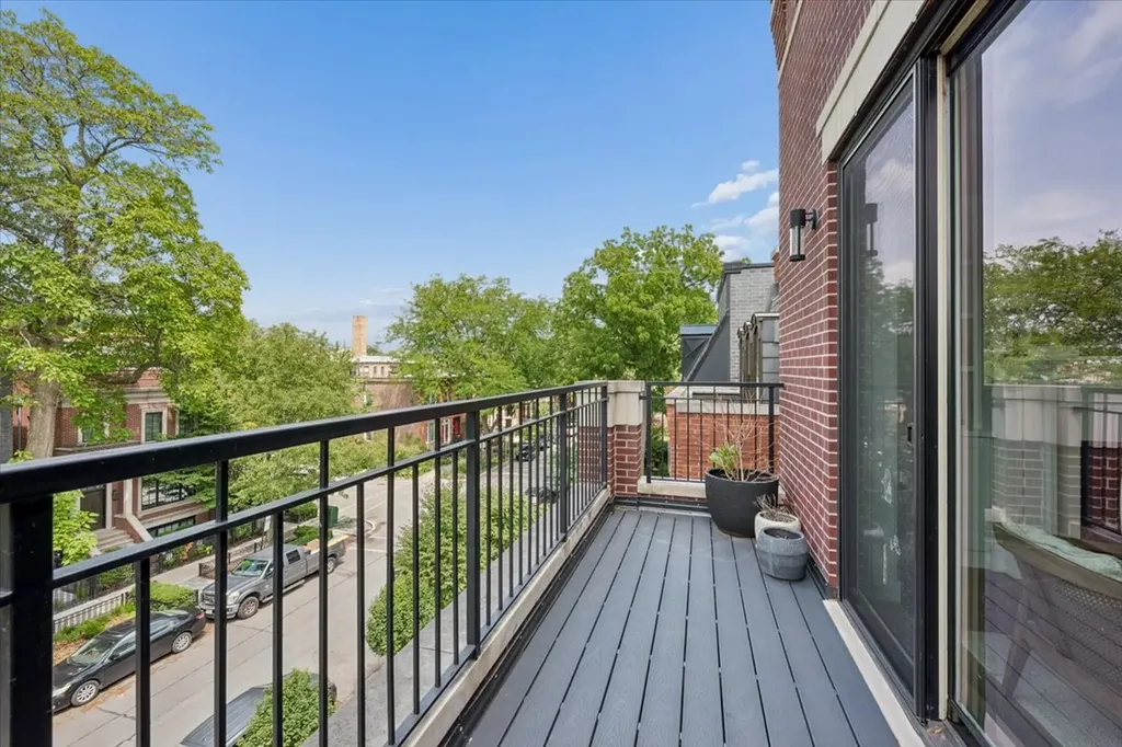 2653 North Dayton Street Chicago IL 60614