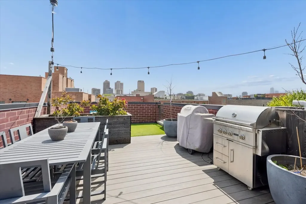 2653 North Dayton Street Chicago IL 60614