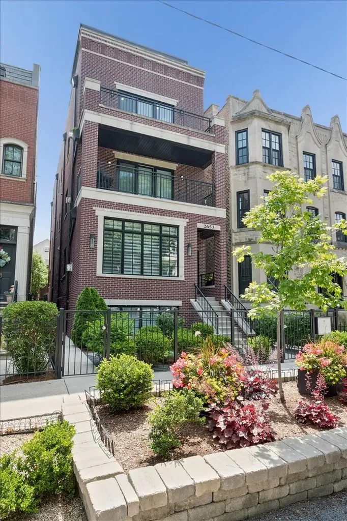 2653 North Dayton Street Chicago IL 60614