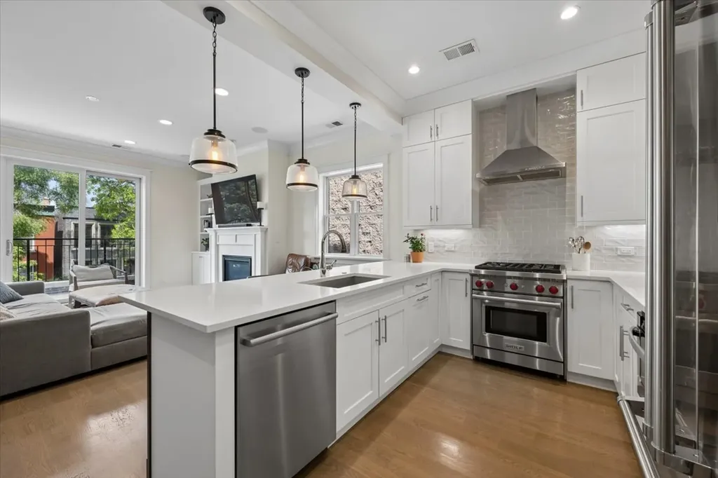 2653 North Dayton Street Chicago IL 60614