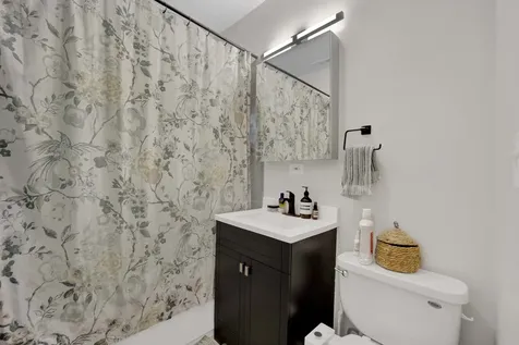 3201 West Argyle Street Chicago IL 60625