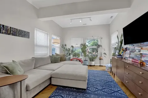 3201 West Argyle Street Chicago IL 60625