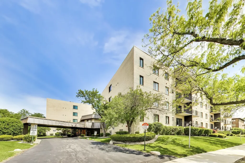 5840 West 104th Street Oak Lawn IL 60453