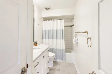 5840 West 104th Street Oak Lawn IL 60453
