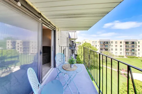 5840 West 104th Street Oak Lawn IL 60453