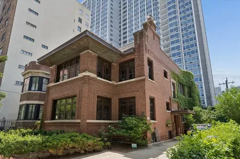 717 West Junior Terrace Chicago IL 60613