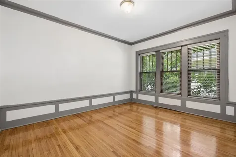 717 West Junior Terrace Chicago IL 60613