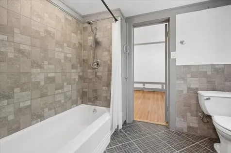 717 West Junior Terrace Chicago IL 60613