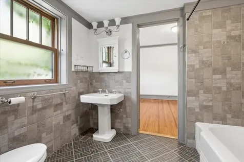 717 West Junior Terrace Chicago IL 60613