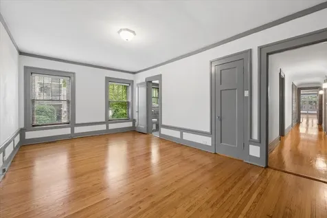 717 West Junior Terrace Chicago IL 60613