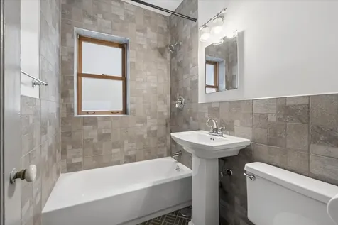 717 West Junior Terrace Chicago IL 60613