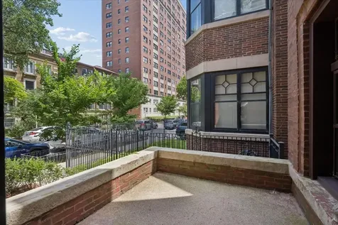 717 West Junior Terrace Chicago IL 60613