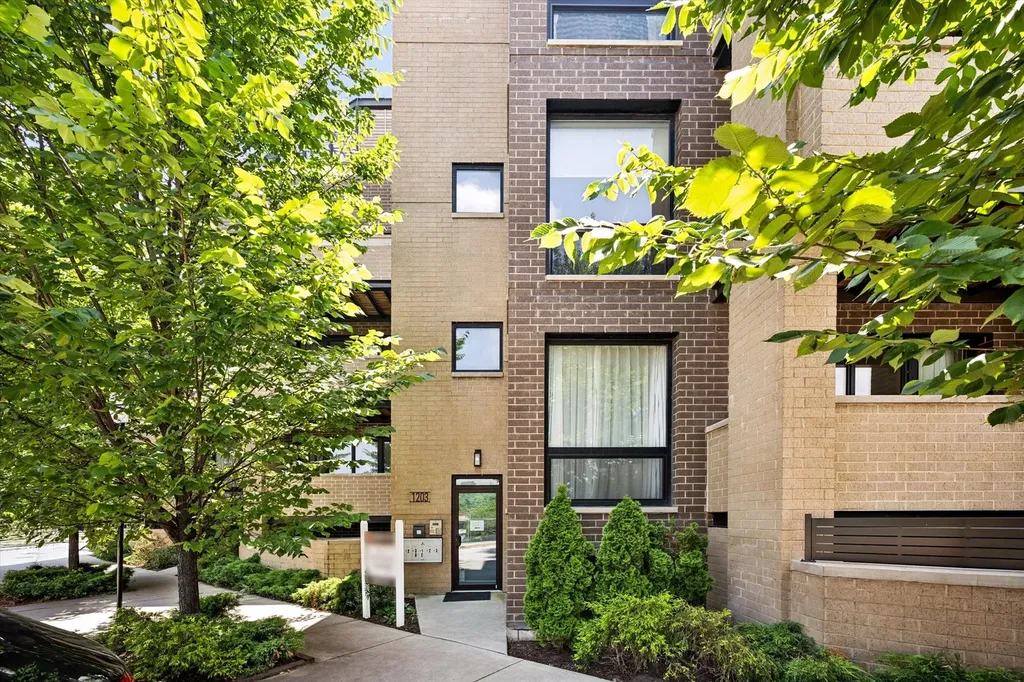 1203 West Superior Street Chicago IL 60642