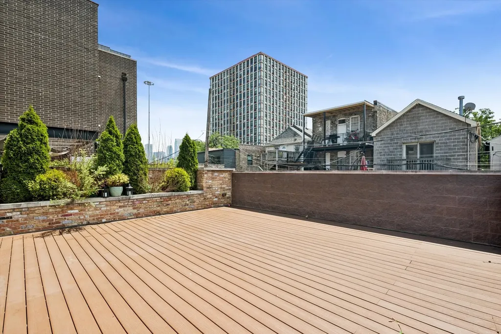 1203 West Superior Street Chicago IL 60642
