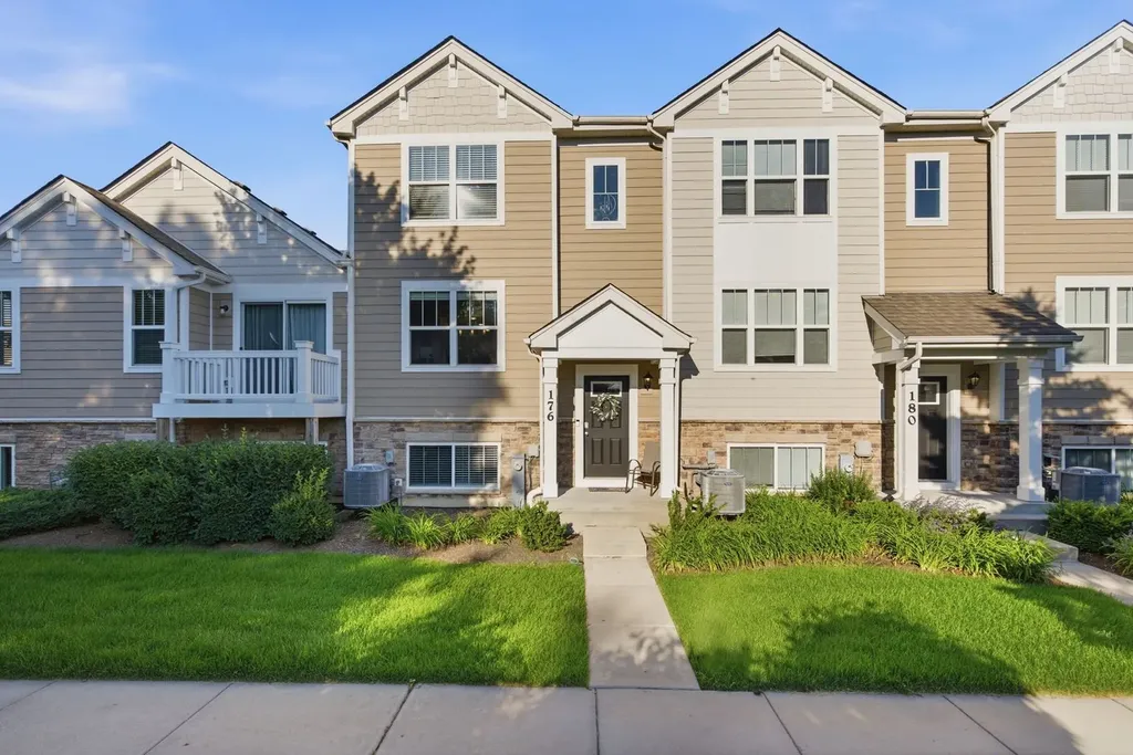 176 Goldenrod Drive Elgin IL 60124