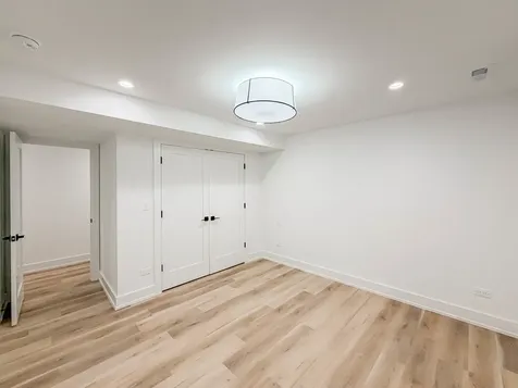 2113 North Kenmore Avenue Chicago IL 60614