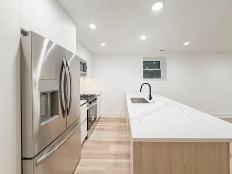 2113 North Kenmore Avenue Chicago IL 60614