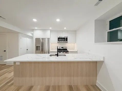 2113 North Kenmore Avenue Chicago IL 60614