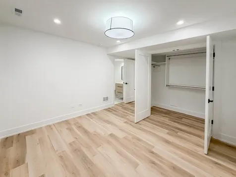 2113 North Kenmore Avenue Chicago IL 60614