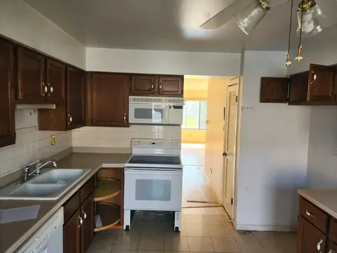 9300 Hamilton Court Des Plaines IL 60016