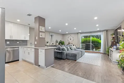 1243 East Baldwin Lane Palatine IL 60074