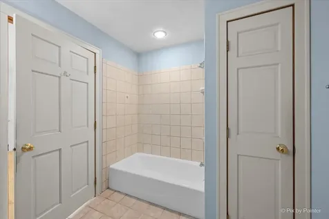 4703 North Waltshire Lane Mchenry IL 60051