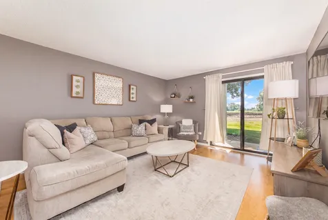 584 Elizabeth Drive Wood Dale IL 60191