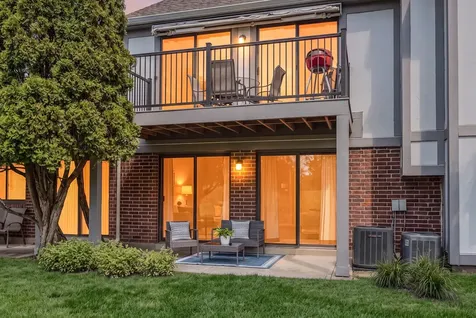 584 Elizabeth Drive Wood Dale IL 60191