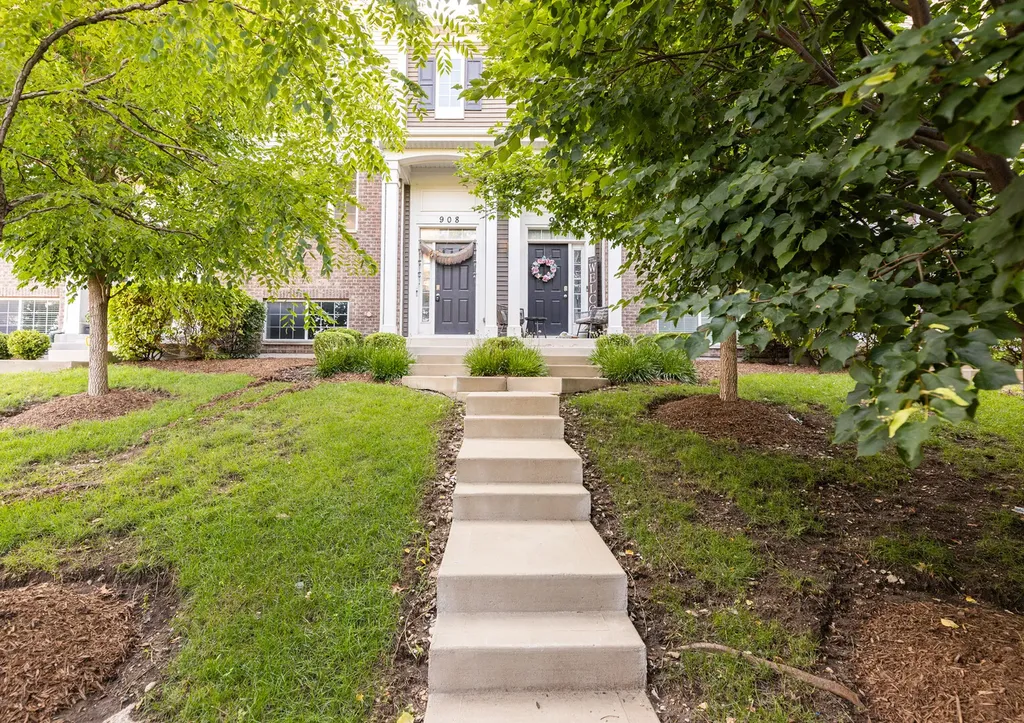 908 Bradford Drive Naperville IL 60563