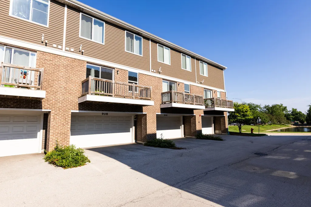 908 Bradford Drive Naperville IL 60563