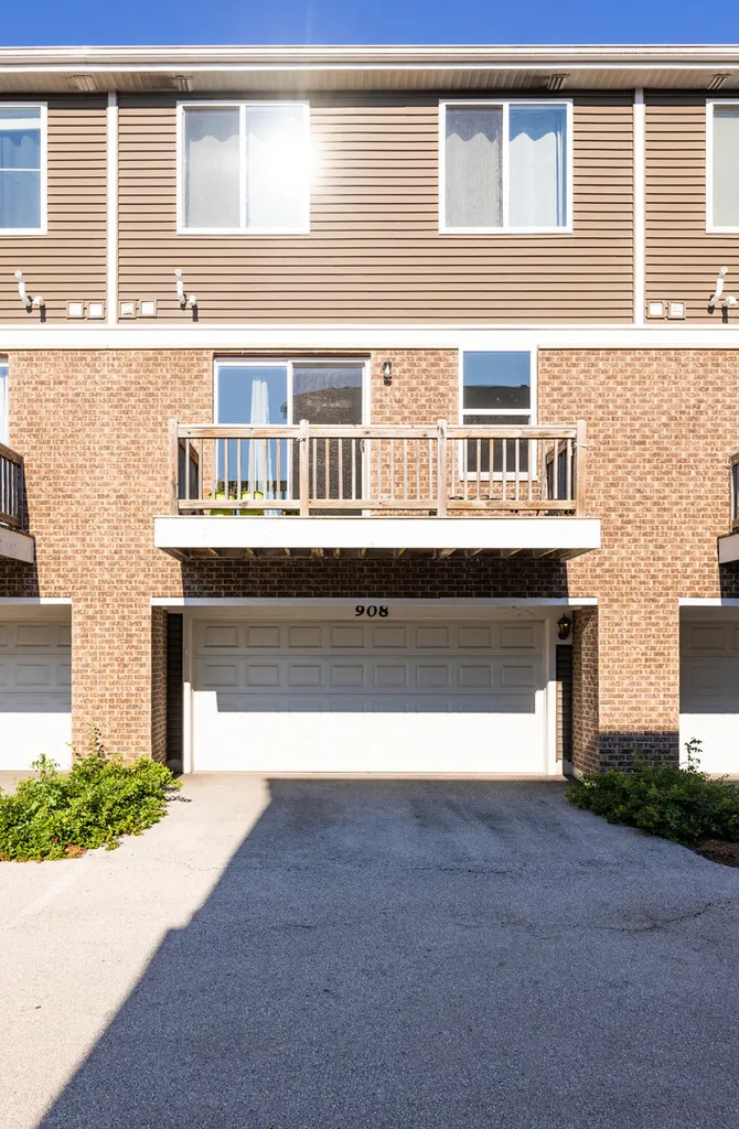 908 Bradford Drive Naperville IL 60563