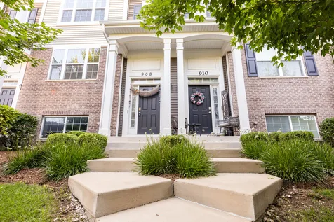 908 Bradford Drive Naperville IL 60563